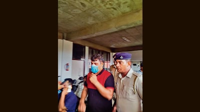 Chandigarh Police had sought his remand, contending that ₹26 lakh of the extorted amount was yet to be recovered and Varinder may help trace the whereabouts of the absconding accused. (HT Photo) Chandigarh Police had sought his remand, contending that ₹26 lakh of the extorted amount was yet to be recovered and Varinder may help trace the whereabouts of the absconding accused. (HT Photo)