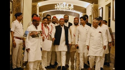 Led by party president Akhilesh Yadav, SP members arrive in the Vidhan Bhawan on the first day of the monsoon session of the state legislature in Lucknow on August 7. (Deepak Gupta/HT)