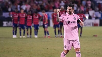 Lionel Messi #10 of Inter Miami CF celebrates after making his penalty kick attempt (Getty Images) Lionel Messi #10 of Inter Miami CF celebrates after making his penalty kick attempt (Getty Images)