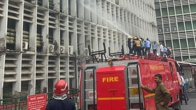 Fire breaks out at AIIMS in Delhi, patients evacuated Fire breaks out at AIIMS in Delhi, patients evacuated