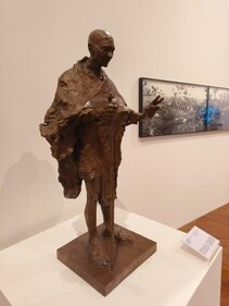 A sculpture of Mahatma Gandhi, by Chinese sculptor Wu Weishan (The Bihar Museum Biennale)