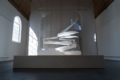 Econario, a robotic plant that grows or declines based on biodiversity prediction data, made by Thijs Biersteker (The Bihar Museum Biennale)