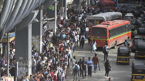 Mumbai, India - Aug. 7, 2023: Commuters wait for buses at a stop during a strike called by drivers of private bus operators, at Andheri, in Mumbai, India, on Monday, August 7, 2023. (Photo by Vijay Bate/ Hindustan Times) (Hindustan Times)