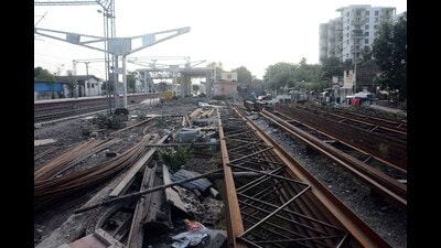 As if that wasn’t enough, the Jhelum Express, also departing from Pune railway station, has been running late since the past seven to eight days. (HT PHOTO)
