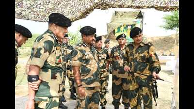 Border Security Force director general Niting Agarwal at Indo-Pak international border, Jammu on Tuesday. (HT Photo) Border Security Force director general Niting Agarwal at Indo-Pak international border, Jammu on Tuesday. (HT Photo)
