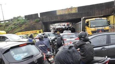 Citizens will be highlighting civic issues, including traffic jams, before the municipal commissioner on Wednesday under the initiative ‘Chalo PMC’. ((PIC FOR REPRESENTATION))