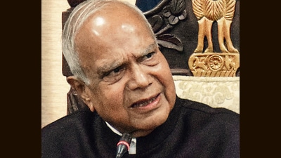 In a move to enforce austerity measures, Punjab governor and UT administrator Banwarilal Purohit on Tuesday issued a directive that prohibits officers from travelling by air and staying in luxury hotels during their Delhi tour. (ANI File Photo)