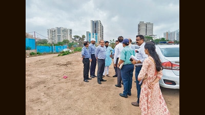Kumar (Second from left) visited the site with other PMC officials. (HT PHOTO) Kumar (Second from left) visited the site with other PMC officials. (HT PHOTO)