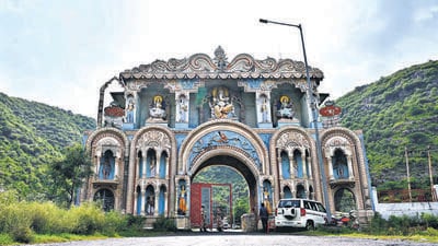 Security personnel deployed at Naleshwar Mahadev Mandir in Nuh. (Parveen Kumar/HT Photo) Security personnel deployed at Naleshwar Mahadev Mandir in Nuh. (Parveen Kumar/HT Photo)