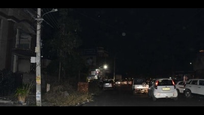 Similarly, Sayyed Yawar Hussain Reshu, a six-time corporator from the JC Bose Ward of the city, stated, “At present, approximately 20% of LMC streetlights are non-operational. (PTI) Similarly, Sayyed Yawar Hussain Reshu, a six-time corporator from the JC Bose Ward of the city, stated, “At present, approximately 20% of LMC streetlights are non-operational. (PTI)