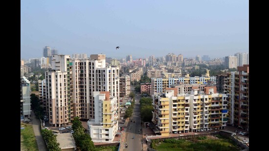 As per the data provided by the PMC, 1.73 lakh taxpayers preferred to pay the tax by cash, while 91,221 citizens paid the amount by cheque. (HT PHOTO)