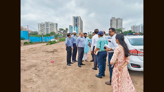 Kumar (Second from left) visited the site with other PMC officials. (HT PHOTO)