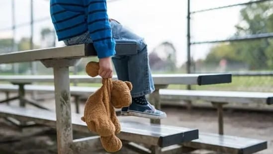 Insecure attachment style often grows from childhood. This has a significant impact on adult relationships in later stages of life. We try to push people away and confuse them in insecure attachment style. "If you have insecure attachment patterns, you’re not alone. Me too. I hope to normalize this conversation and help people to understand their patterns. And why relationships can feel so confusing/overwhelming/scary," wrote psychologist Nicole LePera as she explained how insecure attachment is created in childhood.(Unsplash)