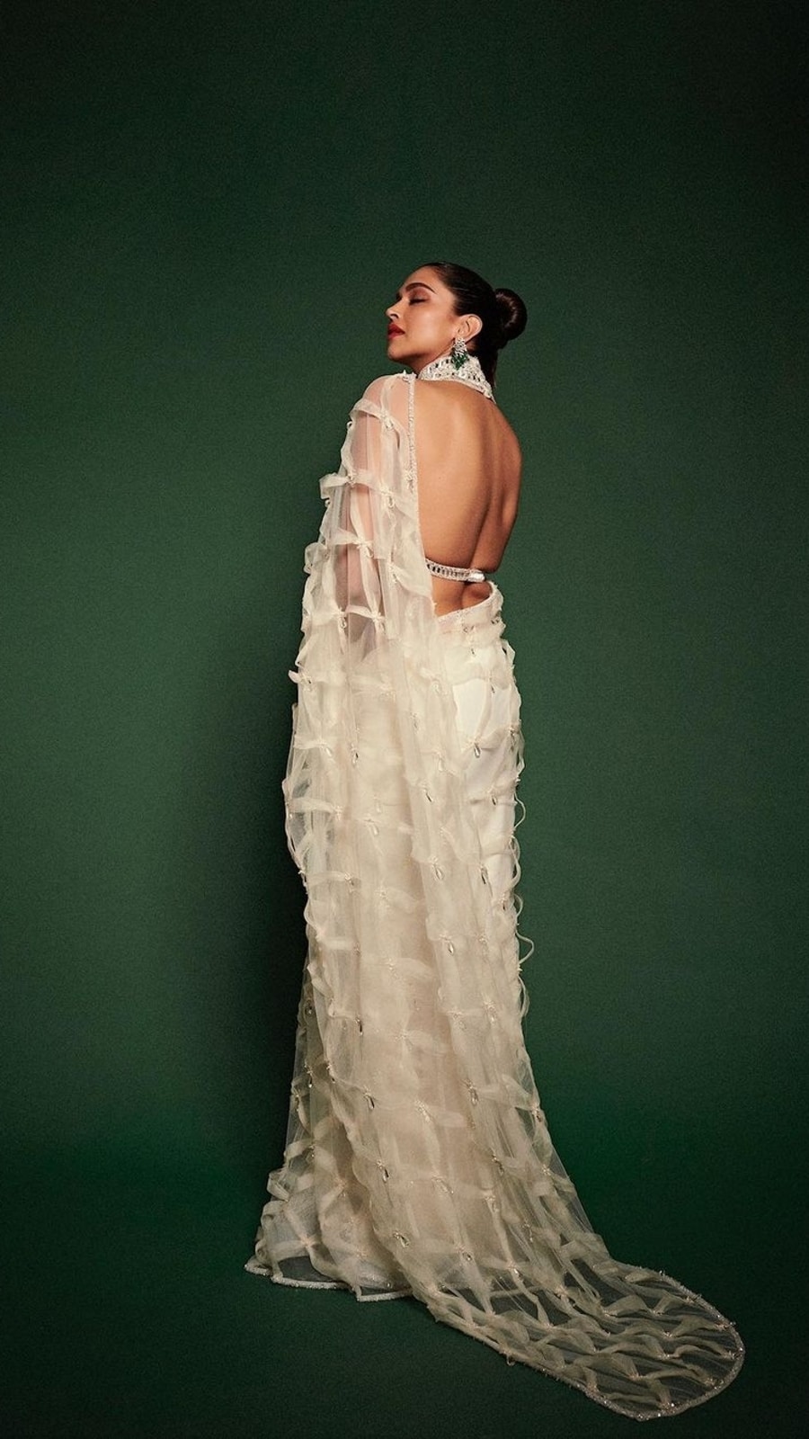deepika padukone backless dress Saree Gown Designs Back Deepika In A White And Black Saree For <i> Size:Child-11 Sherri Hill Dress 58230 Jenn Tran Wore The