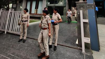A sealing drive underway at Sushant Lok 1 in presence of police personnel on Wednesday. (HT Photo)