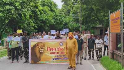 Awareness rally taken out at Lucknow zoo on Wednesday. (HT Photo)