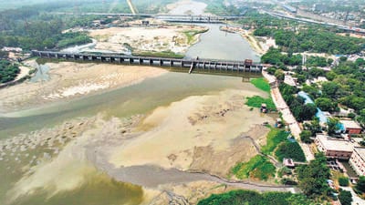 Dredging means clearing the riverbed of sediments and debris. (HT Photo) Dredging means clearing the riverbed of sediments and debris. (HT Photo)