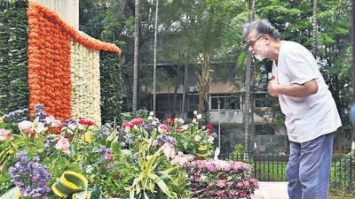Mumbai, India – Aug 09, 2023: Tushar Gandhi, Mahatma Gandhi's great-grandson, pays tribute to Gandhi Smriti Stambh on the occasion of Quit India Movement Day, August Kranti Maidan, in Mumbai, India, on Wednesday, Aug 09, 2023. (Photo by Bhushan Koyande/HT Photo) Mumbai, India – Aug 09, 2023: Tushar Gandhi, Mahatma Gandhi's great-grandson, pays tribute to Gandhi Smriti Stambh on the occasion of Quit India Movement Day, August Kranti Maidan, in Mumbai, India, on Wednesday, Aug 09, 2023. (Photo by Bhushan Koyande/HT Photo)