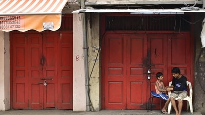 In the Doaba region, which includes Jalandhar, Kapurthala, Hoshiarpur and SBS Nagar districts, most commercial establishments remained shut and market areas wore a deserted look. The transportation facilities, however, saw no impact. (Photo by Sameer Sehgal /Hindustan Times) In the Doaba region, which includes Jalandhar, Kapurthala, Hoshiarpur and SBS Nagar districts, most commercial establishments remained shut and market areas wore a deserted look. The transportation facilities, however, saw no impact. (Photo by Sameer Sehgal /Hindustan Times)