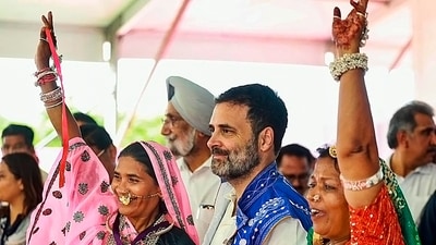 Appreciating the work of the Rajasthan government, Gandhi said the Chiranjeevi Health Insurance Scheme is the best in the country. He also launched a scheme, under which free smartphones will be given to 40 lakh women in the first phase, by handing over a mobile device to a girl student. (PTI)