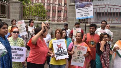Several citizens group throughout Pune marched to the civic headquarters on Wednesday in support of the ‘Chalo PMC’ initiative, demanding better civic amenities. (HT)