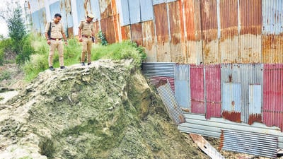 The site where the security guard shot the suspected thief in Ghaziabad’s Siddharth Vihar on Wednesday. (Sakib Ali/HT Photo) The site where the security guard shot the suspected thief in Ghaziabad’s Siddharth Vihar on Wednesday. (Sakib Ali/HT Photo)