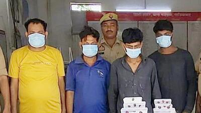 The suspects with the recovered stolen items in Ghaziabad on Wednesday. (HT Photo) The suspects with the recovered stolen items in Ghaziabad on Wednesday. (HT Photo)
