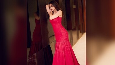 On Tuesday, Mouni gave her fans a sweet surprise as she uploads a string of pictures on Instagram with the caption, "I’m not sure what the question is, but the answer is a life that constantly dances with chaos!!!!!Mood— bla bla bla." (Instagram/@imouniroy) On Tuesday, Mouni gave her fans a sweet surprise as she uploads a string of pictures on Instagram with the caption, "I’m not sure what the question is, but the answer is a life that constantly dances with chaos!!!!!Mood— bla bla bla." (Instagram/@imouniroy)