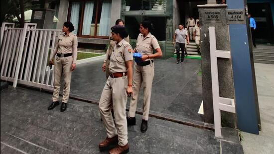 A sealing drive underway at Sushant Lok 1 in presence of police personnel on Wednesday. (HT Photo)