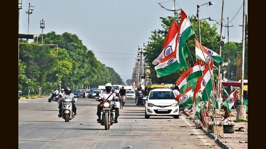 National flags being sold on the roadside at Airport Road in Mohali ahead of Independence Day on Wednesday. At fair price government shops, the flags will be available for ₹25 each. (Ravi Kumar/HT)