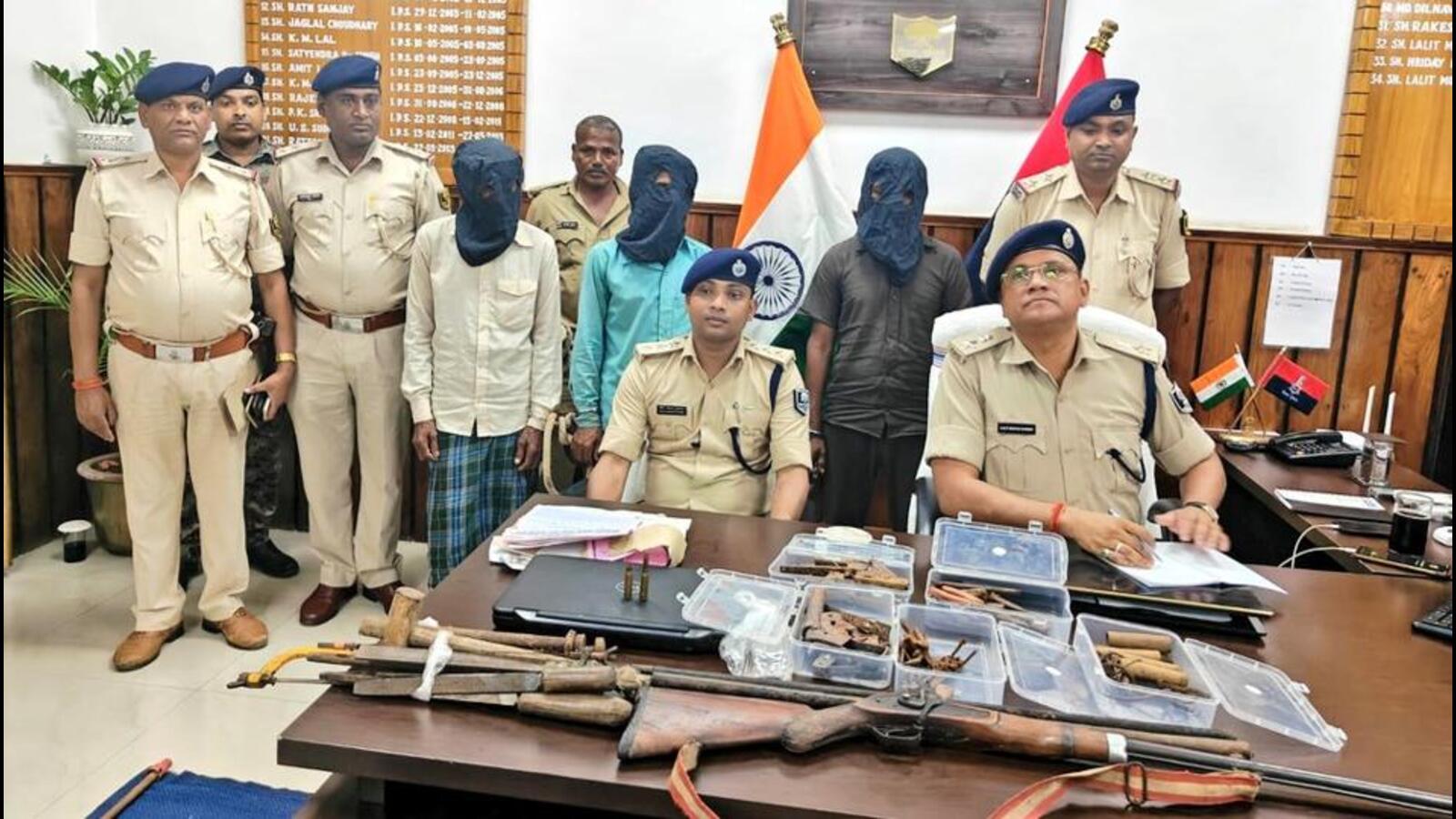 Bihar: Kaimur police bust arms factory used to aid Maoist activities, 3 arrested - Vimarsana News