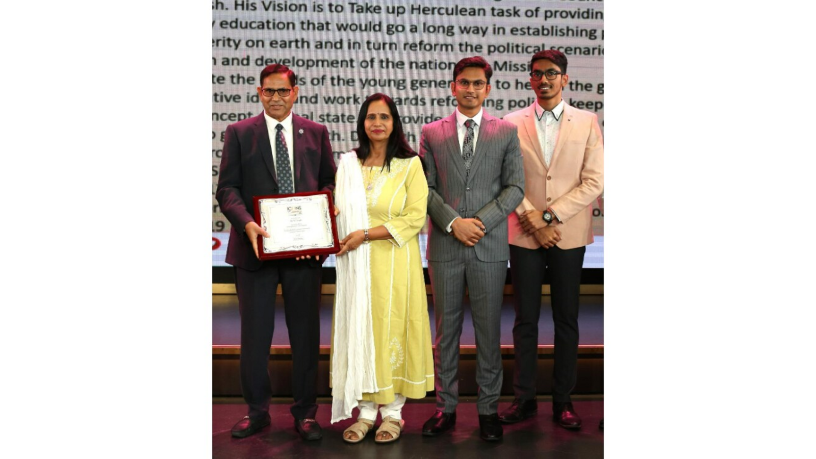 Founder of Lucknow Public Schools and Colleges, Dr. S.P. Singh, Receives Icons of Hindustan Award - Vimarsana News