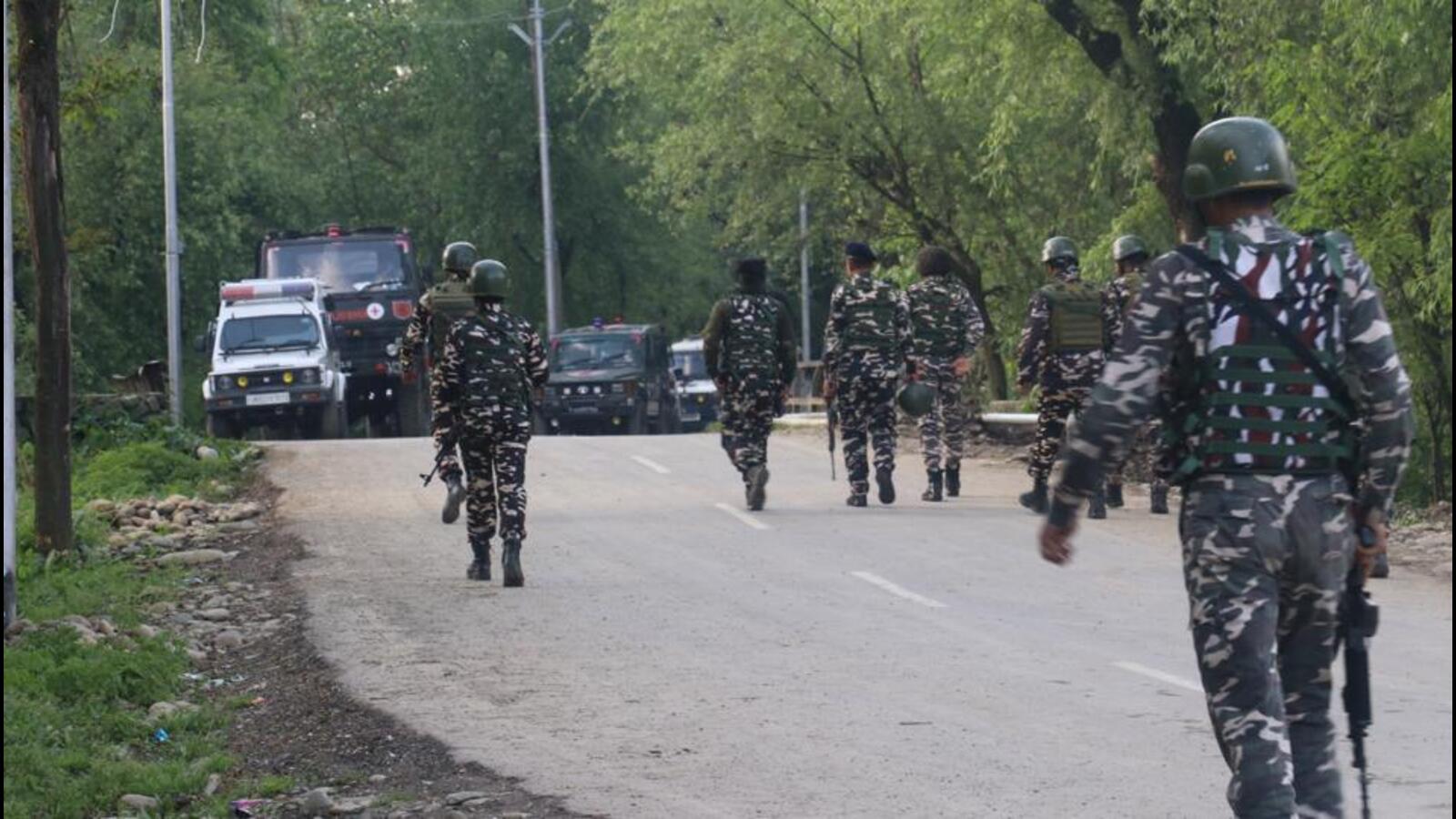 2 security personnel among 4 injured in grenade blast in Anantnag - Vimarsana News