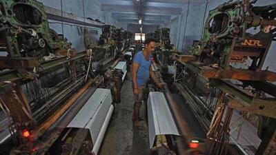 Arora pointed out that the Indian textile industry contributes to 40% of the country’s demand for man-made fibres. It employs more than 6.5 lakh powerloom machines weaving three crore metres of cloth a day, and a yearly consumption of over 6 lakh metric tons of various yarns and fibres (HT Photo) Arora pointed out that the Indian textile industry contributes to 40% of the country’s demand for man-made fibres. It employs more than 6.5 lakh powerloom machines weaving three crore metres of cloth a day, and a yearly consumption of over 6 lakh metric tons of various yarns and fibres (HT Photo)
