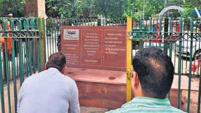 Each memorial platform, dubbed a “Silaphalakam” (memorial plaque) will host an image of the national flag and list the names of “veers” from the area. (HT Photo) Each memorial platform, dubbed a “Silaphalakam” (memorial plaque) will host an image of the national flag and list the names of “veers” from the area. (HT Photo)