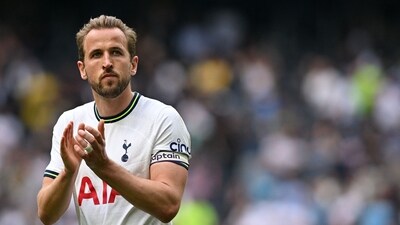Harry Kane applauds the fans following the English Premier League football match between Tottenham Hotspur and Brentford (AFP) Harry Kane applauds the fans following the English Premier League football match between Tottenham Hotspur and Brentford (AFP)
