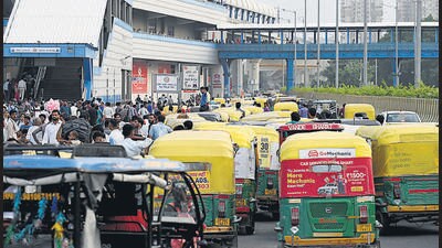 Illegally parked autorickshaw outside Sector 52 Metro station in Noida on Wednesday. (Sunil Ghosh/HT Photo) Illegally parked autorickshaw outside Sector 52 Metro station in Noida on Wednesday. (Sunil Ghosh/HT Photo)
