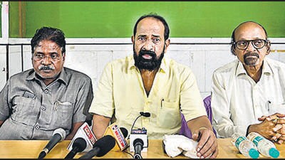 Mumbai, India - Aug. 10, 2023: Bmc enginners association holds a press conference and demand that the BMC engineers shouldn't be harassed by the ED and EOW investigators, in Mumbai, India, on Thursday, August 10, 2023. (Photo by Anshuman Poyrekar/ Hindustan Times) (Hindustan Times)