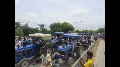 Protesting farmers during a protest in Hisar on Thursday. (HT photo)
