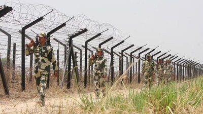 Pakistan using drones to infiltrate narcotics and weapons into the states of Punjab and Jammu and Kashmir. (Representational photo) (HT_PRINT) Pakistan using drones to infiltrate narcotics and weapons into the states of Punjab and Jammu and Kashmir. (Representational photo) (HT_PRINT)
