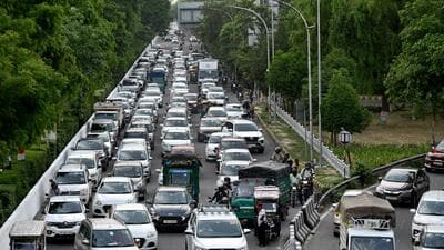 The authority has carried out a survey on this stretch that begins from Delhi’s Mayur Vihar and ends at Mahamaya flyover, where the Noida-Greater Noida Expressway begins. (Suni Ghosh/HT Photo) The authority has carried out a survey on this stretch that begins from Delhi’s Mayur Vihar and ends at Mahamaya flyover, where the Noida-Greater Noida Expressway begins. (Suni Ghosh/HT Photo)
