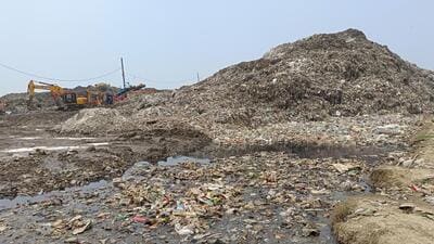 The solid waste dumping site at Morta is 8km from the Hindon airbase. (HT Photo) The solid waste dumping site at Morta is 8km from the Hindon airbase. (HT Photo)