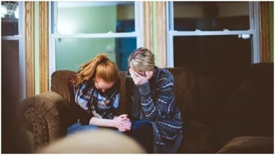 Possible symptoms of the mother wound: Therapist explains (Unsplash) Possible symptoms of the mother wound: Therapist explains (Unsplash)
