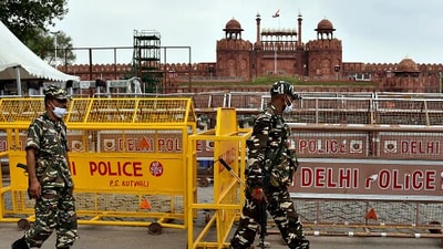 Deputy Commisioner further asked police officials to brief the people and rectify these flaws in the security. (ANI) Deputy Commisioner further asked police officials to brief the people and rectify these flaws in the security. (ANI)