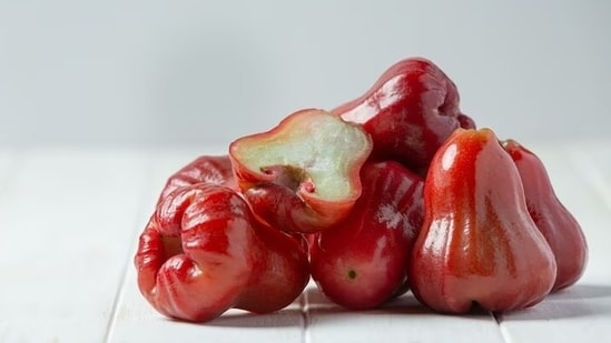 Have powerful antihyperglycemic properties, which means they lower blood sugar levels in patients with diabetes. Jambosine is a bioactive crystalline alkaloid present in water apples that suspends the conversion of starch into sugar thereby regulating the sugar level, especially in diabetic patients.&nbsp;(Freepik)