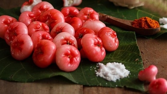It has potent anti-inflammatory effects via the inhibition of some inflammatory enzymes such as LOX and COX2 and inflammatory cytokines such as TNF-α and IL-6 and through suppression of inflammatory pathways such as the TLR-4 signalling pathway.&nbsp;(Unsplash)