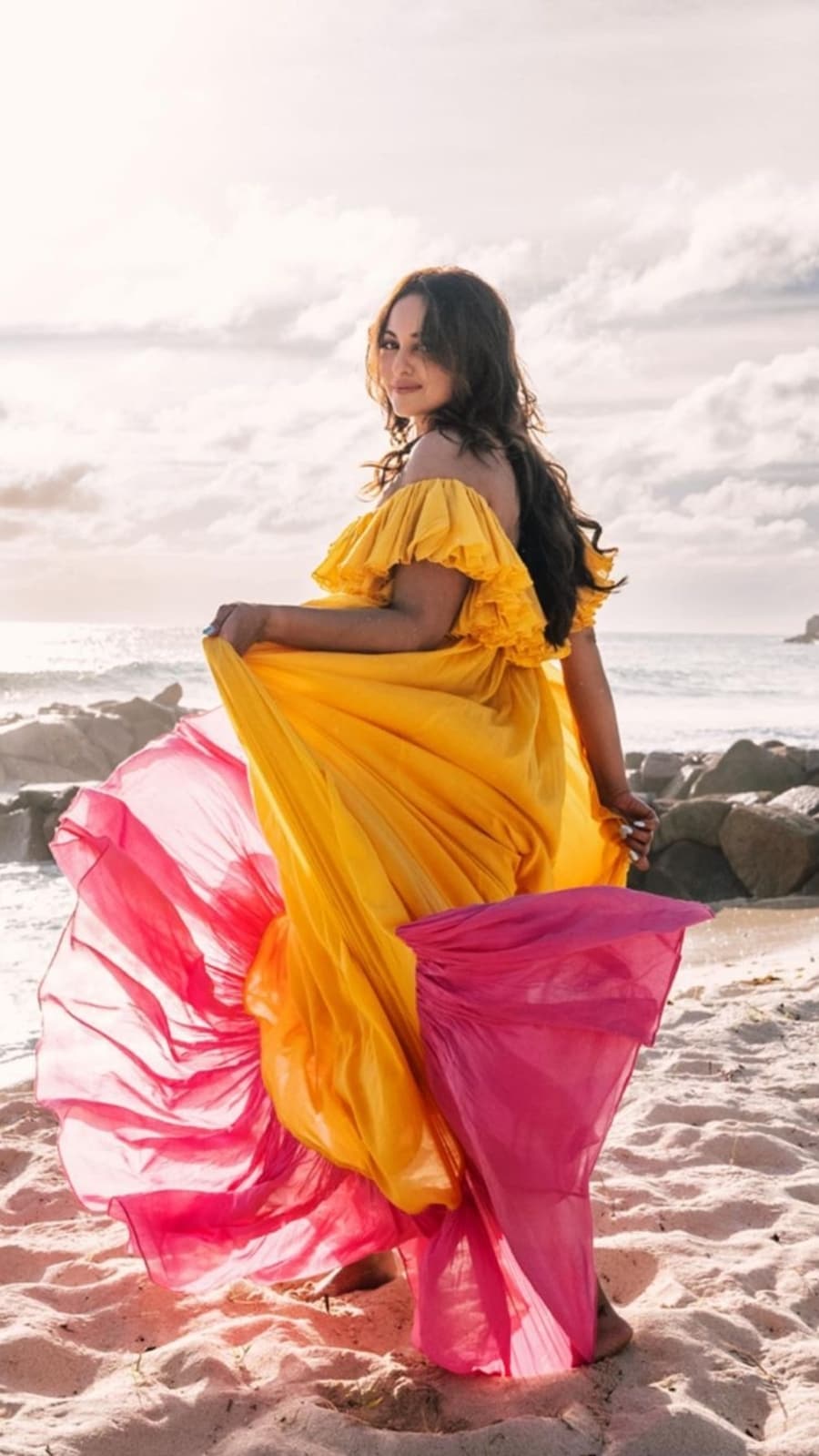 Sonakshi_Sinhas_5_Steller_Looks