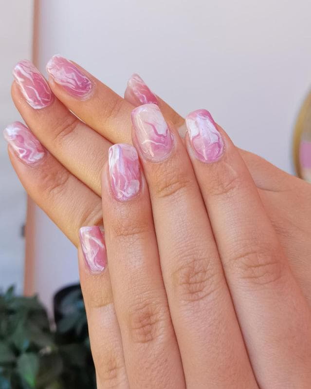 A pink and white marble art speaks all things soft and feminine (Photo: Instagram) A pink and white marble art speaks all things soft and feminine (Photo: Instagram)
