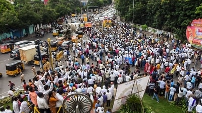 People in large numbers take part in the funeral procession of late folk singer Gummadi Vittal Rao, popularly known as Gaddar, in Hyderabad on Monday. (ANI Photo) (Mohammed Aleemuddin) People in large numbers take part in the funeral procession of late folk singer Gummadi Vittal Rao, popularly known as Gaddar, in Hyderabad on Monday. (ANI Photo) (Mohammed Aleemuddin)