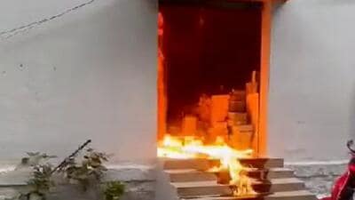 Fire breaks out at Bruhat Bengaluru Mahanagara Palike (BBMP) head office in Bengaluru on Friday. (ANI) Fire breaks out at Bruhat Bengaluru Mahanagara Palike (BBMP) head office in Bengaluru on Friday. (ANI)